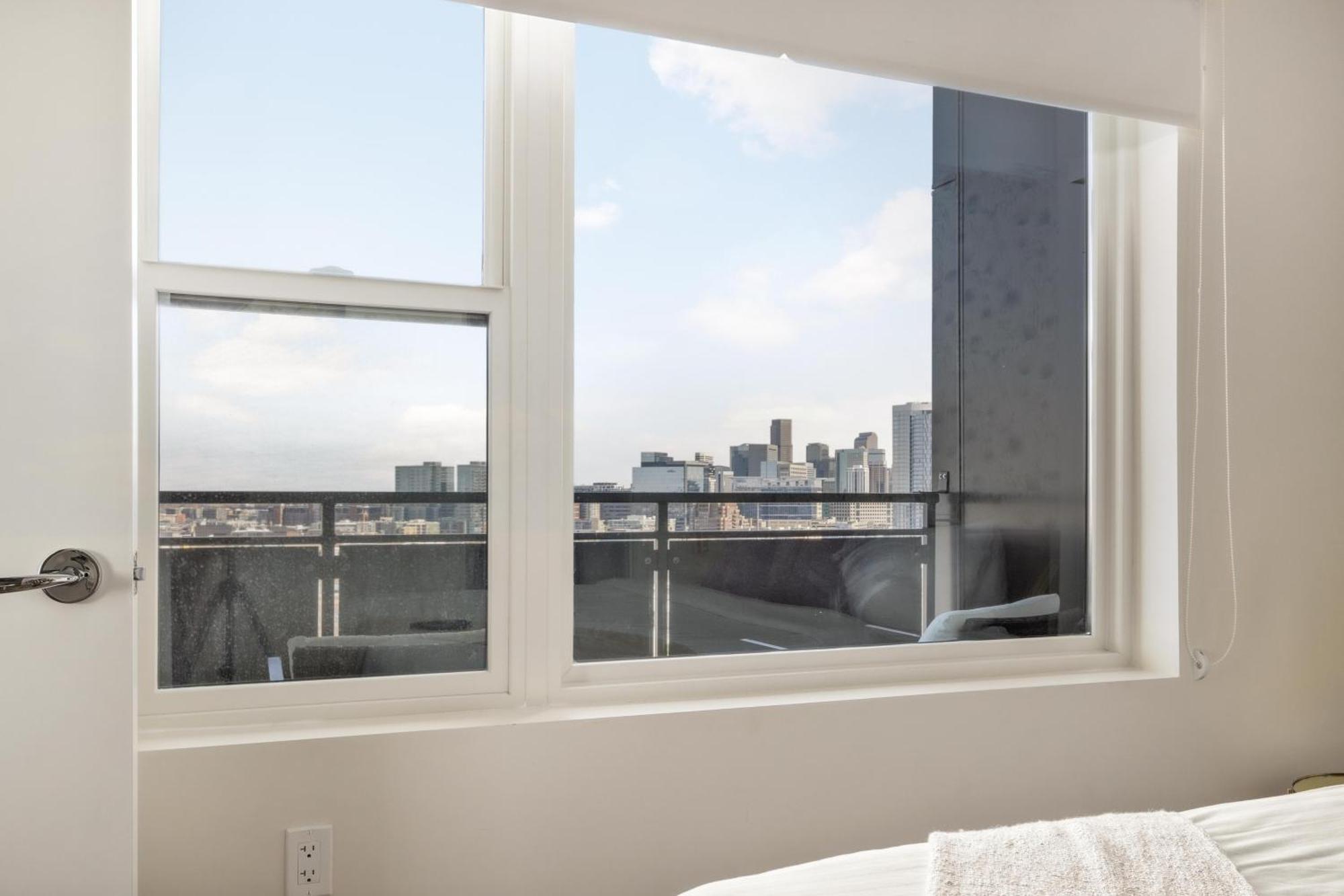 Top Floor | Amazing Windows | Zuni Lofts デンバー エクステリア 写真